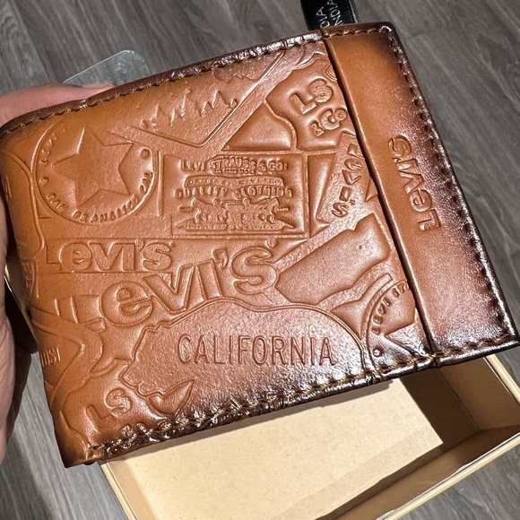 LEVI Strauss leather distressed wallet - Picture 9 of 9